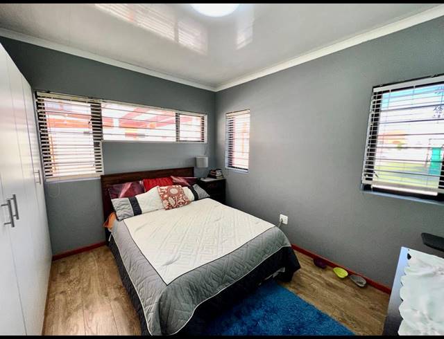 3 BEDROOM FREESTANDING FOR SALE IN RIVERTON